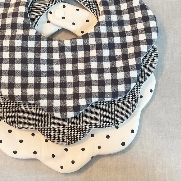 dot / check pattern bib