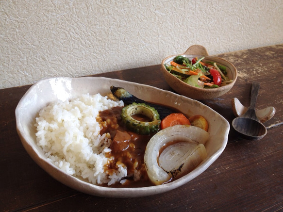 カレー、パスタに、ゆるやか深皿