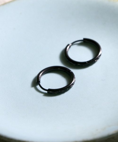 【YArKA/ヤーカ】stainless series pilamid circle pierce/ステンレス ピラミッド模様サークルピアス