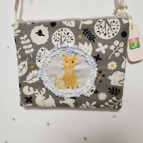 サコッシュ☆キツネの刺繍柄