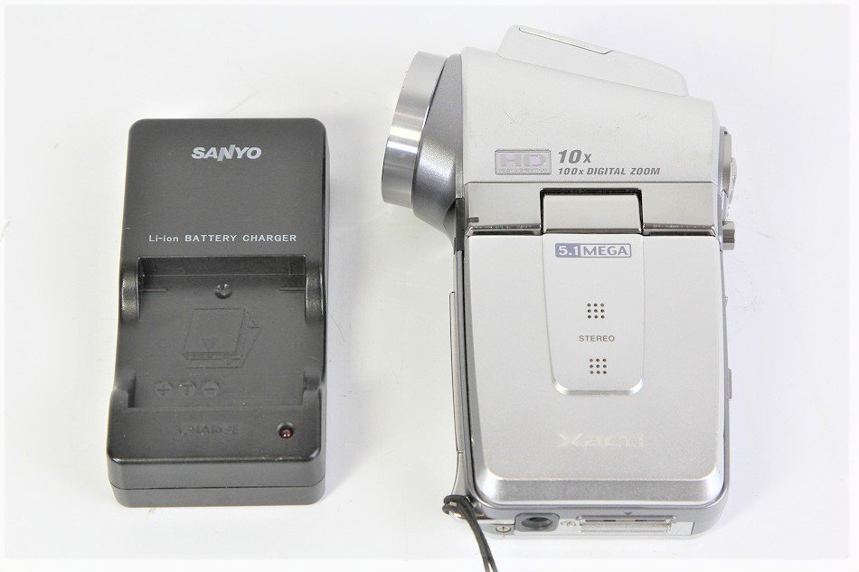 SANYO デジタルムービーカメラ Xacti DMX-HD1A シルバー (ハイビジョン) 【中古品】