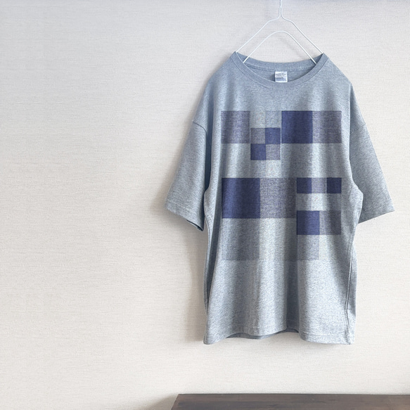 チェック　パターン　Tシャツ（グレー）