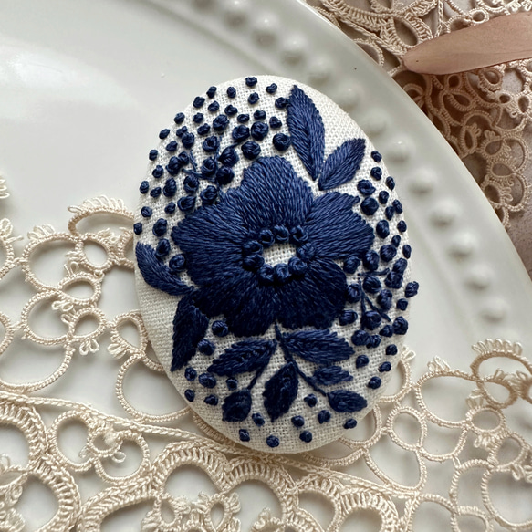 〈刺繍キット〉青花の刺繍ブローチ