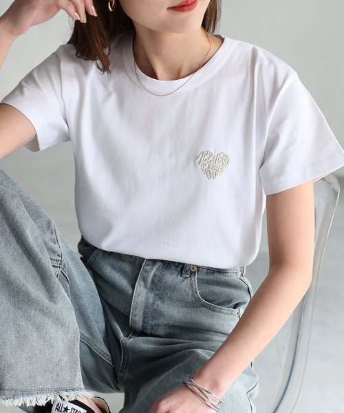 ハートロゴラメ刺繍コンパクトTシャツ