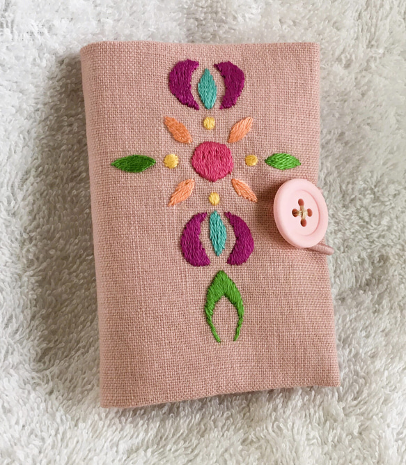 刺繍のブック型ニードルケース・ピンク