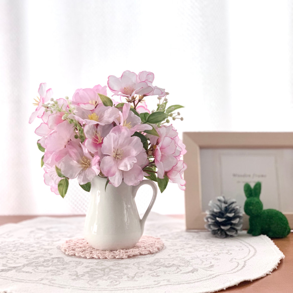 おうちでお花見◇白い陶器のミルクポットの桜アレンジ◇造花◇お花見アレンジ