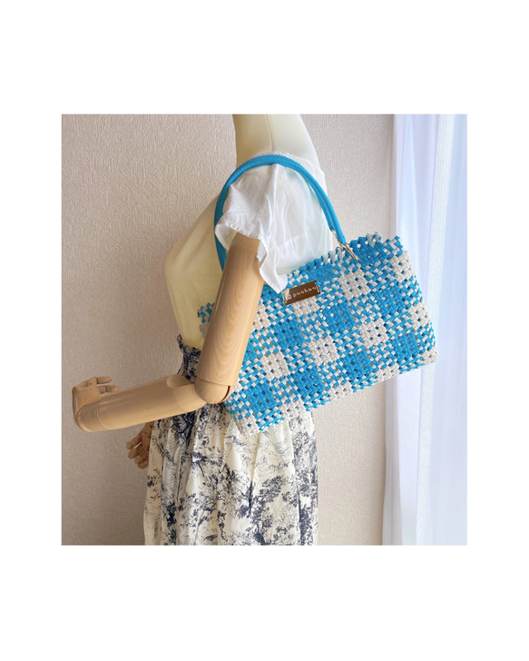 白✖️水色のハンドバッグ　handbag light blue