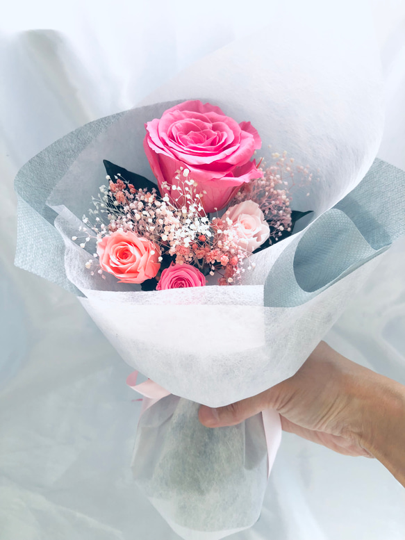 ピンクローズとミニ薔薇とかすみ草のふんわり花束（プリザーブドフラワー）