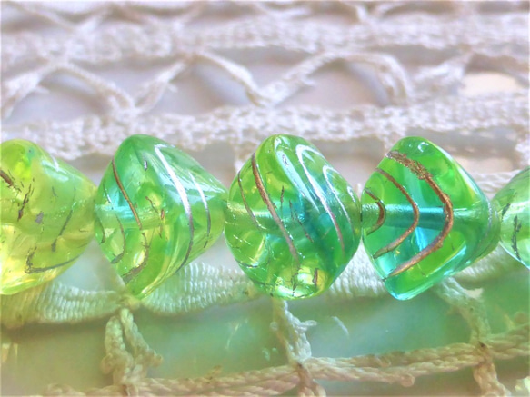 貝　うらん　シルバーライン　チェコビーズCzech Glass Beads４個