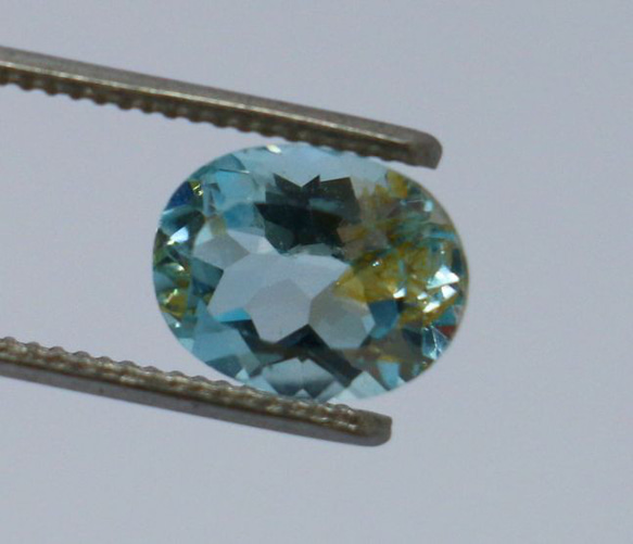 3.3ｃｔ　天然石　トパーズ　ルース　オーバル