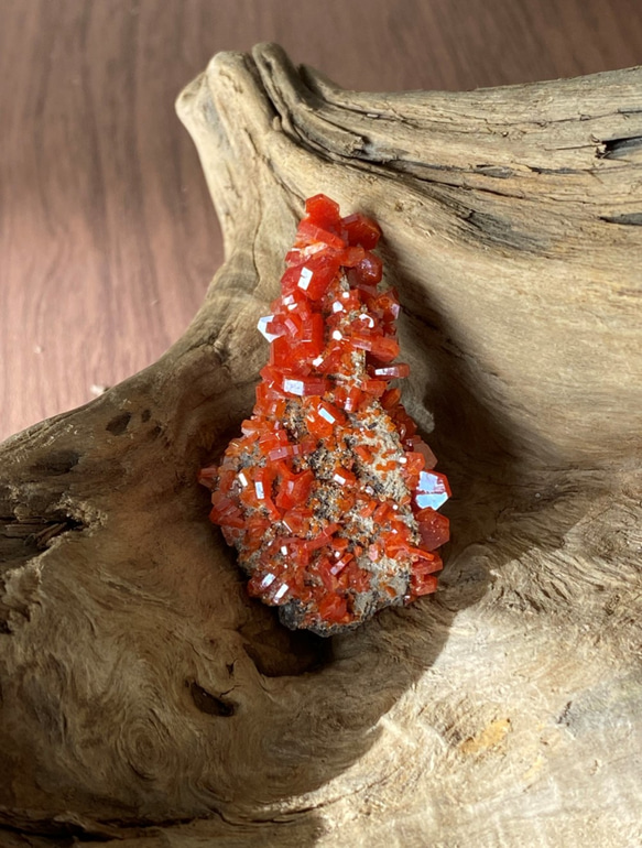 ハイグレードバナディナイト (Vanadinite from Morocco) 原石 04 天然石