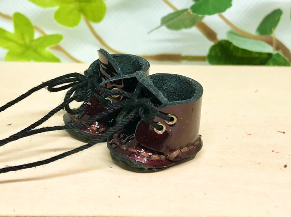 革細工　丸ブーツ　エナメル　一足　leather craft miniature boots.