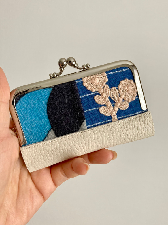 小さながま口財布＊mina perhonen 小花の刺繍が可愛いミナペルホネンの人気柄のスマートウォレット(ボナール)