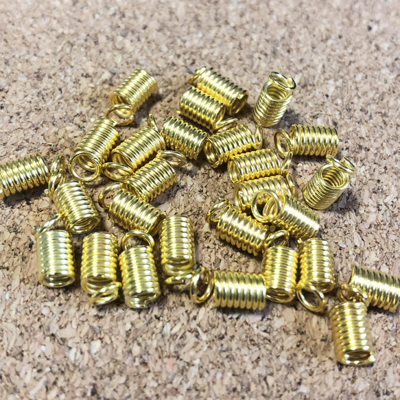 ゴールド スプリング コイル状 金具  エンドパーツ 4mm  50個セット