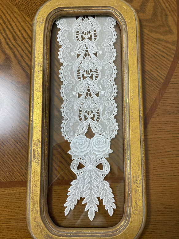 レース　額　パーチメント　バラ　綺麗　繊細　白