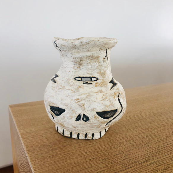 4 ☆SALE Untitled ( skull vase )