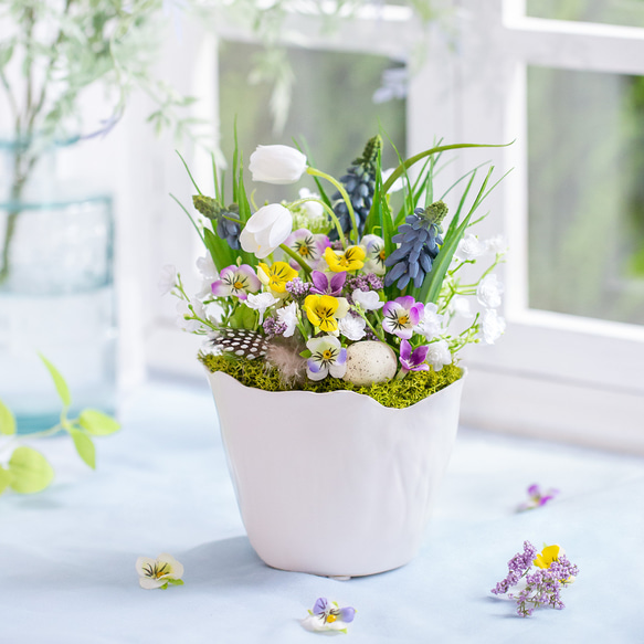 春のアレンジメント / 春の花々を使った寄せ植え風アレンジメント