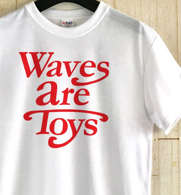 レジェンドサーファー名言Tシャツ / Waves are toys