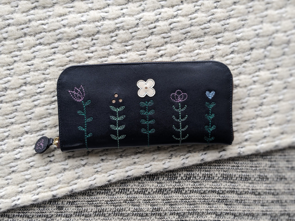 刺繍革財布『LIFE』牛革BLACK☆スリムタイプ☆ラウンドファスナー型