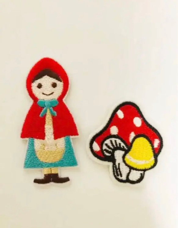 2枚入り可愛い赤ずきん　キノコ刺繍アイロンワッペン