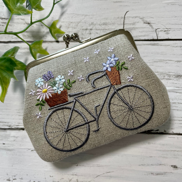 （両面刺繍）刺繡がまぐち　花かご自転車　二つ折の札が入る　がま口薄型　カードポケットx2個付　リネン