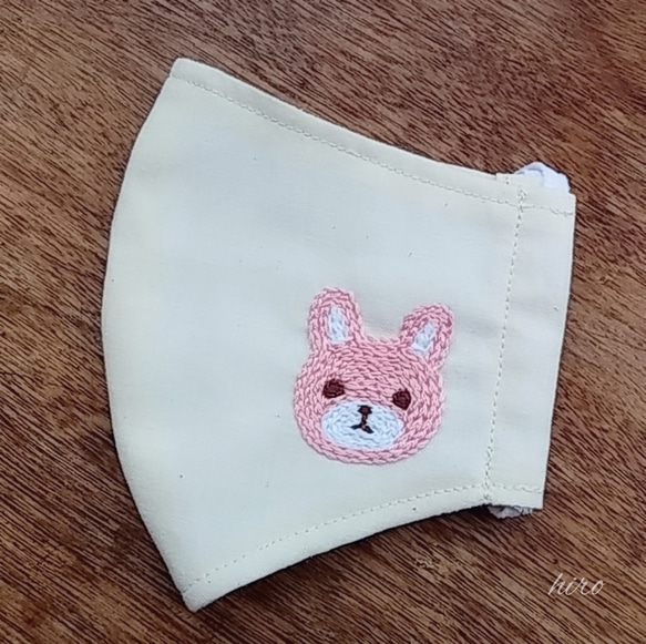 ウサギさん ワンポイント刺繍 立体マスク 【大人用】