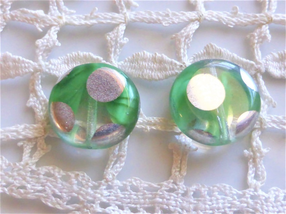 丸どっと　透明緑シルバーどっと　厚み　Czech Glass Beads２個