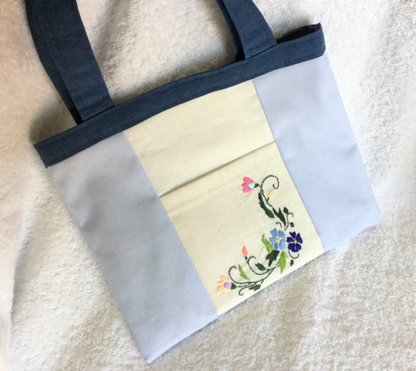 花刺繍のミニバッグ・ヨコ型