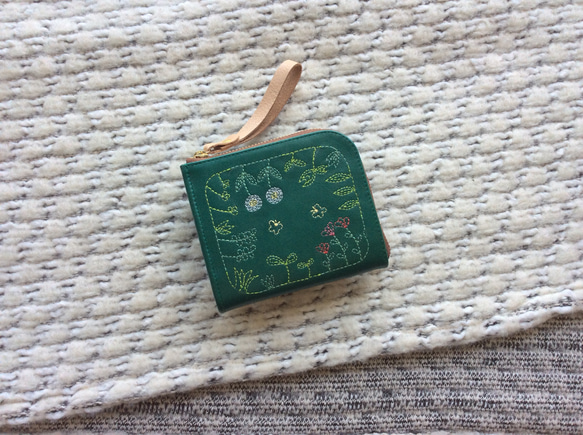 刺繍革財布『GARDEN』GREEN（牛革）二つ折り財布