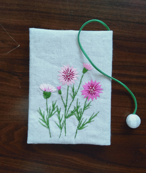 文庫本刺繍の布のブックカバー（薔薇）