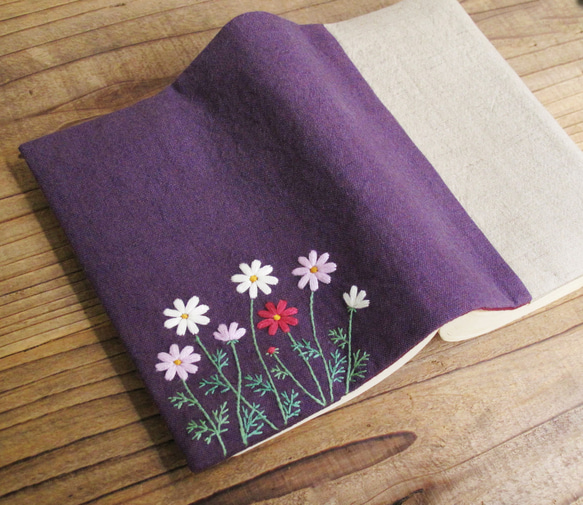 手刺繍のブックカバー『秋桜』【受注制作】