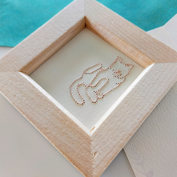 紙刺繍アート　小さな額『寄りかかるねこ』