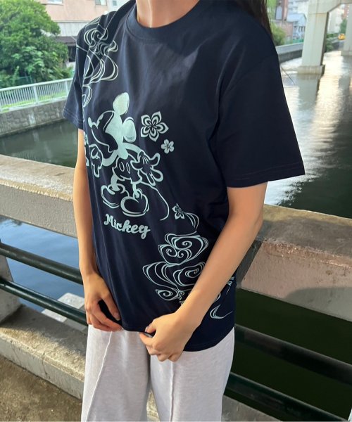 【DISNEY/ディズニー】天竺和柄プリントクルーネック半袖BOXＴシャツ　ミッキーマウス・プーさん