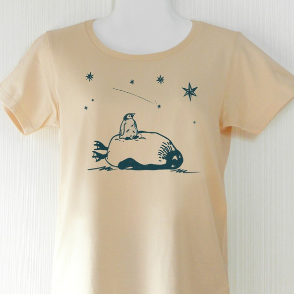 星見る ペンギン Tシャツ ナチュラル（インク：紺色）