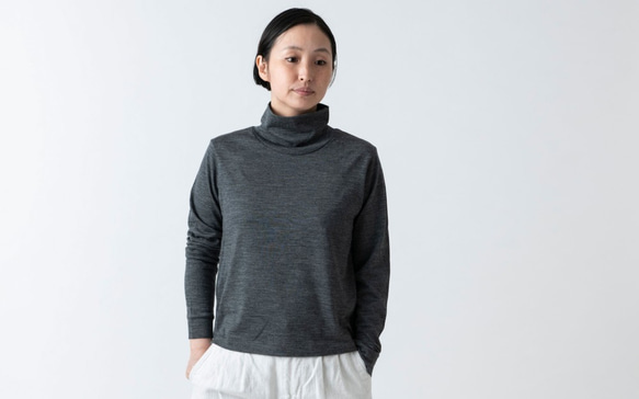 【再入荷】ウォッシャブルウールタートルネック / チャコール / HANDROOM WOMENS