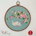 本格刺繍　3D ファブリックパネル　花と猫　ハンドメイド　プレゼント　お祝い　ギフト(フレーム付き) 母の日 プレゼント ギフト 誕生日 新築