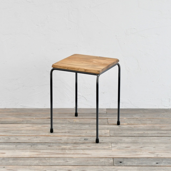 ROUND BAR STOOL – PINE