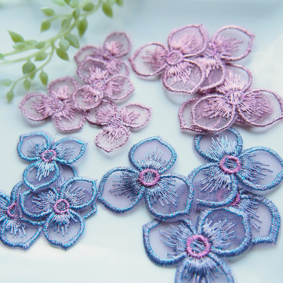 ☆送料込み☆16枚【 刺繍ラメレース　フラワー　”パープル系” ／ 2色×2サイズ×各4枚 】Nca2209060352