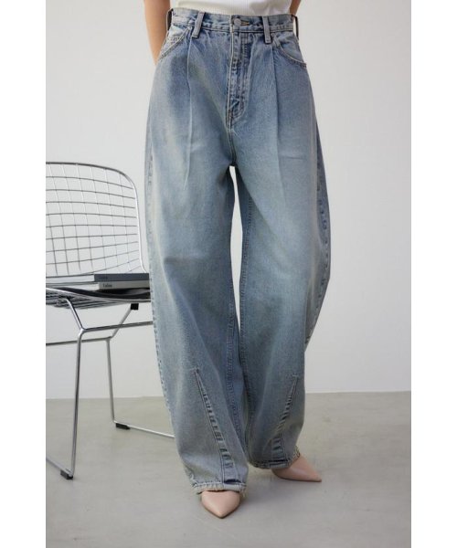 AZUL DENIM タックカーブデニム