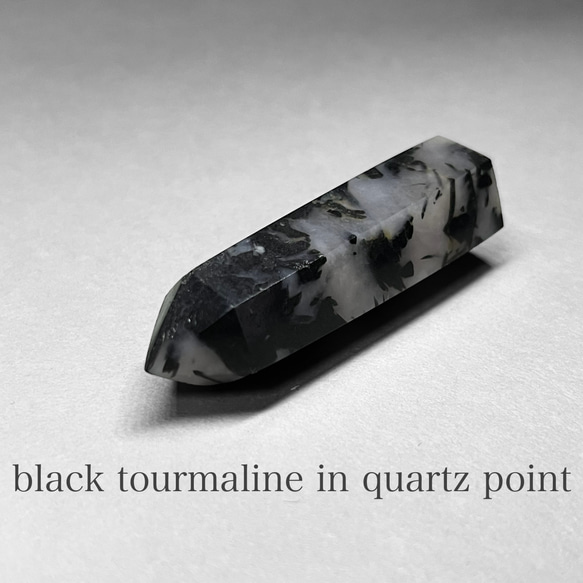 black tourmaline in quartz point / ブラックトルマリンインクォーツポイント：ブラックA