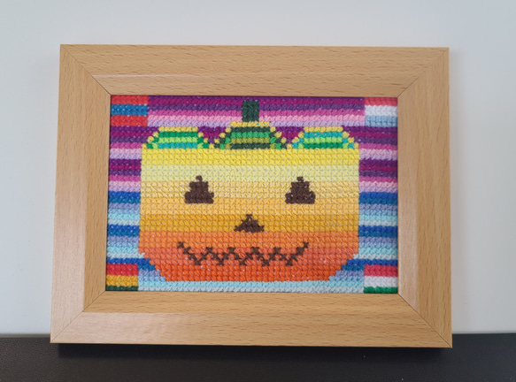 【完成品】クロスステッチ　ハロウィン　刺繍　L版サイズ　フレーム付き