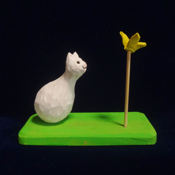 木彫刻『 猫と蝶  』 芸術  彫刻　昆虫　動物　猫　アート