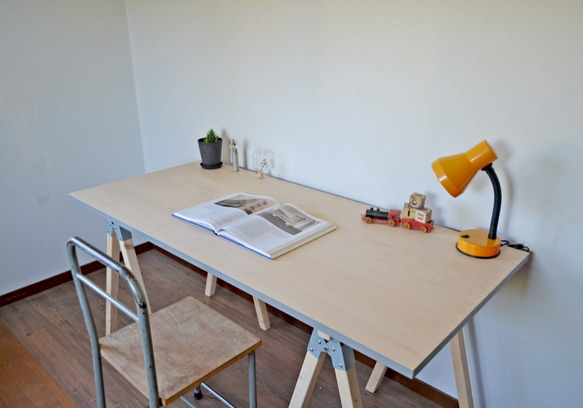 Simple Sawhorse Table Light gray 155