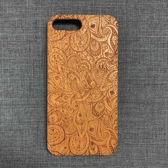 ☆SALE☆ 天然木の木彫り iPhone 7 Plus / 8 Plus Cherry Wood