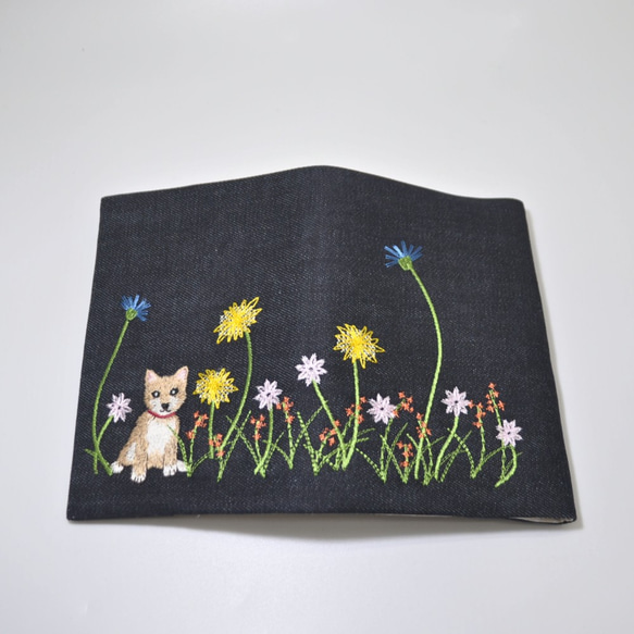 お花畑わんこ刺繍（柴犬）ブックカバー　文庫本サイズ〈デニム〉