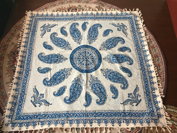 ペルシャ絨毯風の布、更紗120cm×120cmテーブルクロススファーカバー(persian carpet table