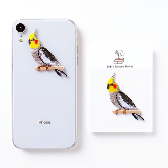 赤いほっぺの オカメインコ の 2WAYS！刺繍のアイロンワッペン＆ステッカー スマホケースにも！