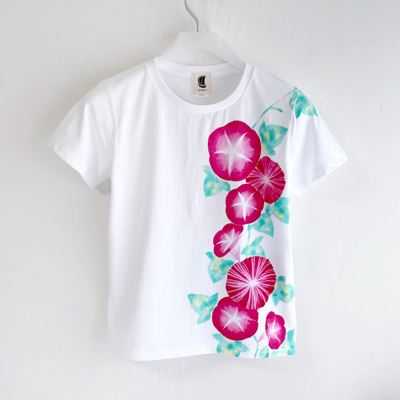 ピンク朝顔柄手描きTシャツ ホワイト 手描きで描いたアサガオの花柄Tシャツ。