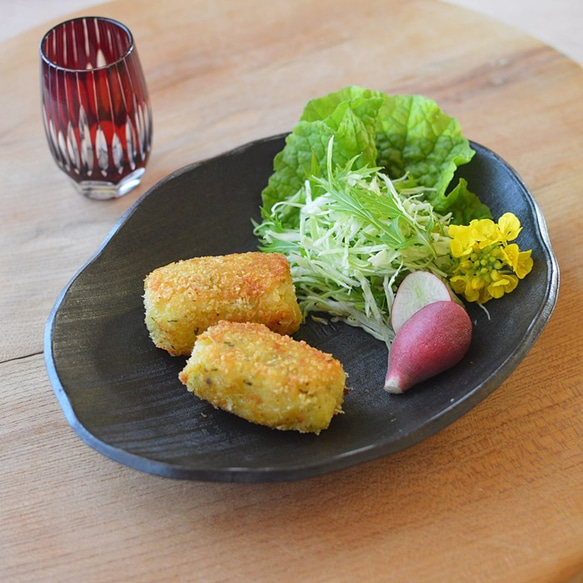 浅鉢（大）／黒・焼き〆陶器（レンジ、オーブン、食洗機ＯＫ）