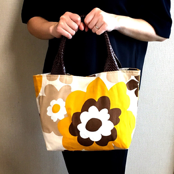 黄色い花のトートbag